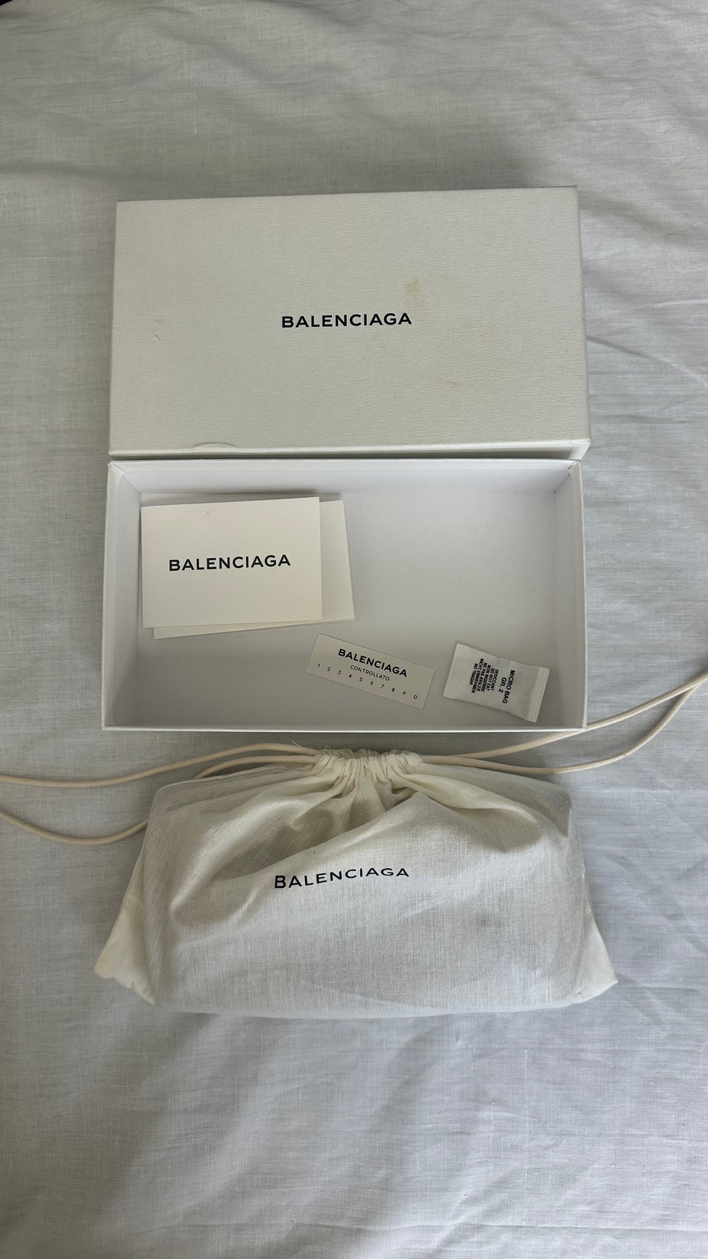 continental wallet in beige