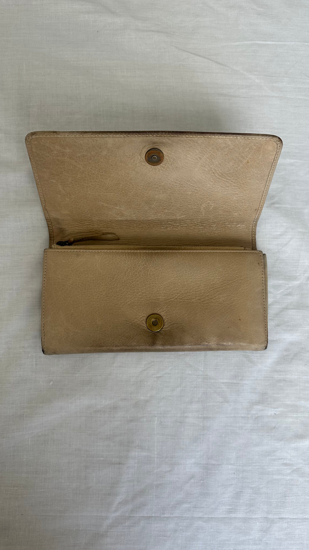 continental wallet in beige